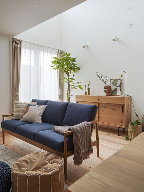 完成写真／吹き抜けリビング