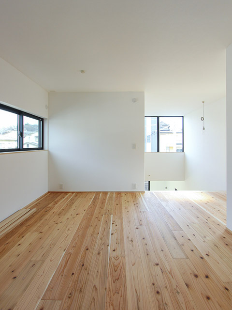 内装仕上げ中／2階フリースペース