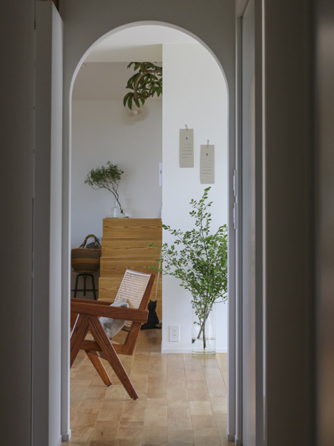 完成写真／アーチの下がり壁