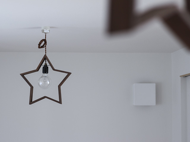 完成写真／子ども部屋の照明