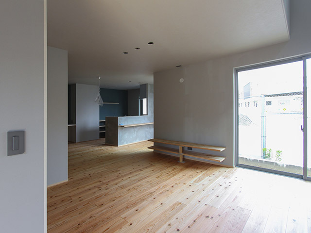 仕上げ工事中／