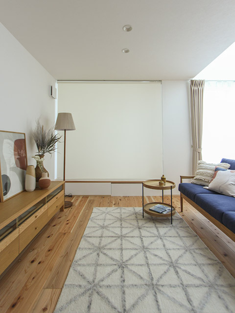 完成写真／ロールスクリーンを下げれば...