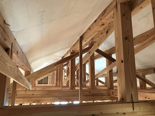 大工工事／小屋裏
