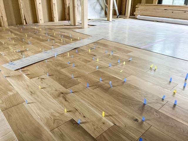 大工工事／床貼り