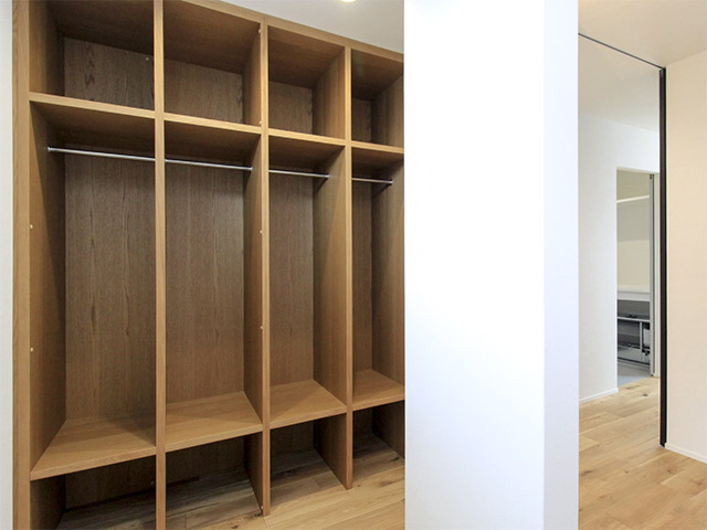 完成間近！／造作ロッカー収納