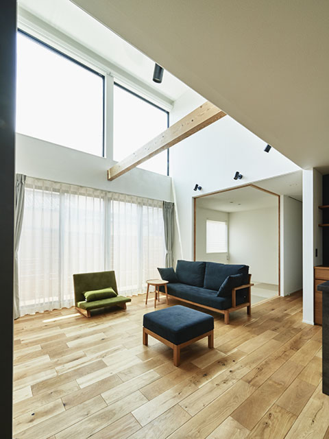 吹き抜けリビング