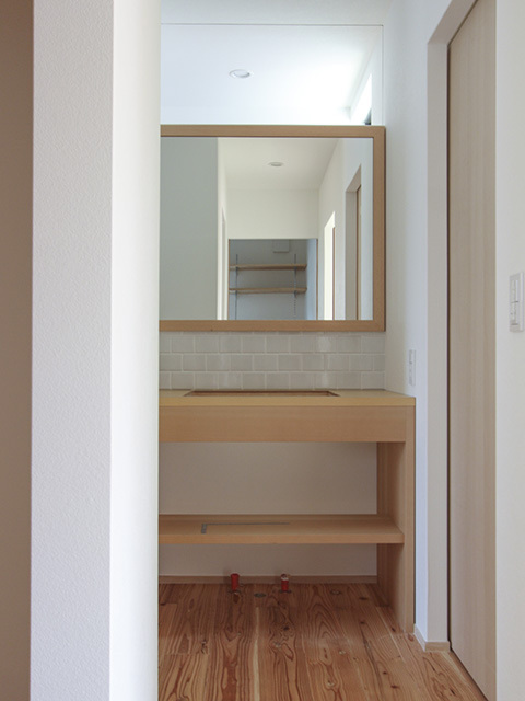 仕上げ工事中／造作洗面